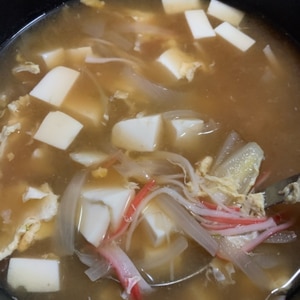 カニカマ入り豆腐と玉子の味噌汁